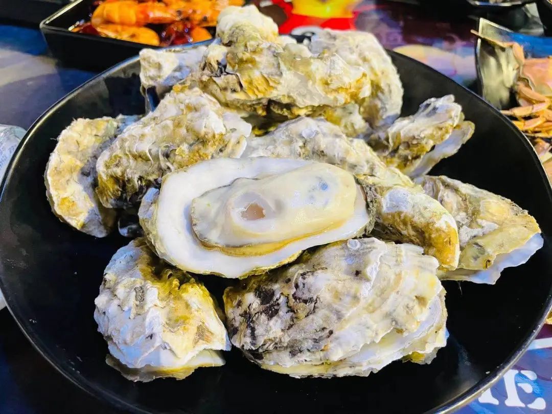 微信图片_202102031818574.jpg 【无需预约·虾煌蟹匠】你们所期待的海鲜大餐来啦!仅需178起即可抢购超值海鲜大餐!大闸蟹、生蚝、龙虾尾··12种海鲜等你品鉴!你所想要的全部都有!分量十足!