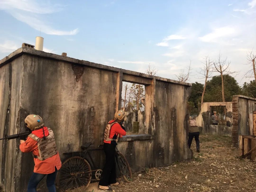 【真人吃鸡】35元起体验南京超真实真人吃鸡游戏【有座岛真人吃鸡】47000平米超大场地,1:1还原吃鸡游戏场景,5大主题畅玩:码头G港、原始森林 靶场、废墟、军营重地,更有专业团队提供团建、军训等服务,野炊、宿营等你来玩~