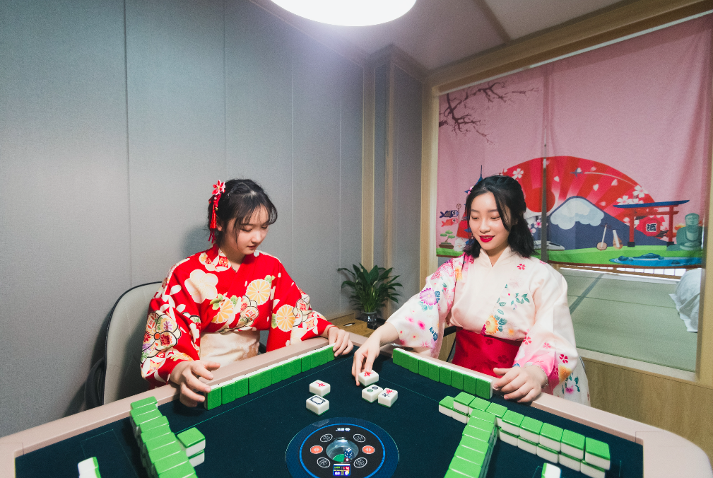 百家湖21世纪太阳城【頼朝の汤,无需预约,使用期到明年1月底】低至79元享购【頼朝の汤】成人票,22000㎡泡汤圣地,挂汤、淋浴、汗蒸、多种特色汤池、全景日式集市游览、超大儿童乐园游乐、网红景观打卡、舞台演艺欣赏、民俗活动体验等休闲娱乐一站式打卡…