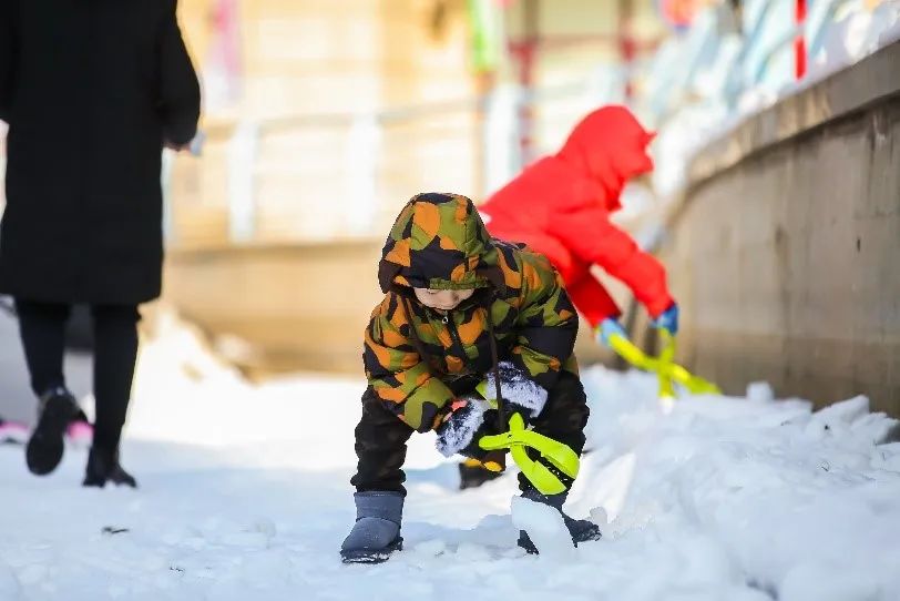 【无需预约~天津人家门口的滑雪场】仅99元抢门市价120元的【冰雪节套餐】天津海昌极地海洋公园滑雪场场内8大滑雪项目通玩(极地动物大合集、七彩雪道、疯狂飞碟、超级碗、阿里巴巴大探宝、迷你摩托、雪地飞车、平衡车)等~【天津海昌极地冰雪节 ,承包剩余冬天里的欢乐与惊喜 ,生活中感受不到的欢声笑语 ,极地冰雪节给你!】周末节假日通用不加价