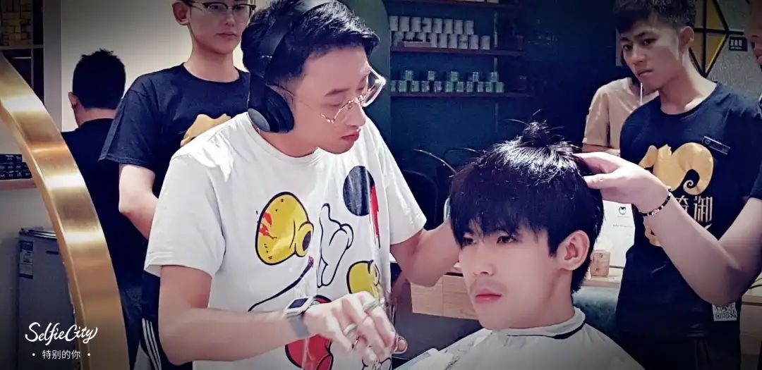 【李家村万达|琦纪·御美发Salon】新年变美指南!99元抢门市价480元的烫/染/护三选一,圣诞~元旦~春节节日倒计时开始,是时候来一次“改头换面”之旅啦!