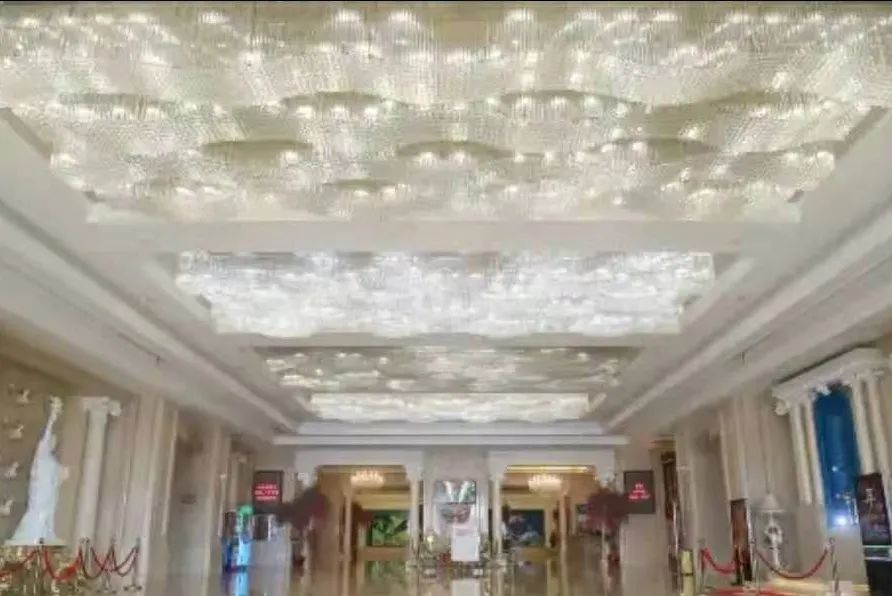 【四星级酒店|长春红事会商务酒店】抢就对了!终于等到中式宴会餐厅!仅98元/118元抢购水煮鱼套餐/烤鸭套餐,生日聚会还送蛋糕+长寿面,每一道菜品都是大厨的匠心制作,环境一流,菜品精致,武装到“胃”的细致美味~