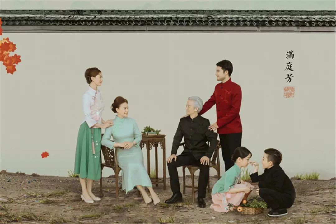 【五店适用|TOPBABY潮流童星】国潮风来袭~仅29.9元享【TOPBABY潮流童星】摄影套餐,宝宝服装2套(全店任选)、宝宝造型2组、拍摄场景6组、3对一拍摄服务、12寸折叠相册一本(入册6张)杂志级别精修底片4张...