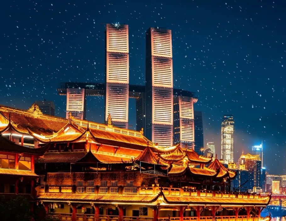 【无需预约·来福士水晶连廊跨年夜·嗨到2021】现价688元抢购【来福士水晶连廊跨年夜套餐】,探索舱·观景台x俱乐部跨年派对门票1张、探索舱·观景台2021年畅玩年卡一张、俱乐部泳池派对入场券、新年抽奖名额、特调鸡尾酒x2,Mr.Huang甜品和Colins小吃自助,还有超多惊喜福利等你来拿。来福士奢华空中party,巡游、DJ、明星编舞现场演出,陪你从2020到2021~