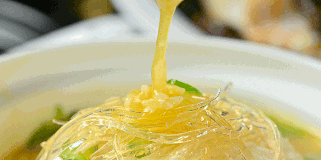 【中信广场地铁直达 节假日通用】 1688在上海来小花园吃豪华年夜饭!仅798元抢【小花园餐厅】平日优惠套餐:黄油焗青龙+松子鲈鱼+手抓牛大骨+蒜香蒸鲍鱼(10只)+黄山土鸡汤等16道餐品~ (请于2021年2月7日之前使用!)1688元抢【年夜饭套餐】:青龙+至尊佛跳墙+牛气冲天+羊肉煲+虾仔大海参+清蒸老虎斑等24道餐品(请于2021年2月14日之前使用!)