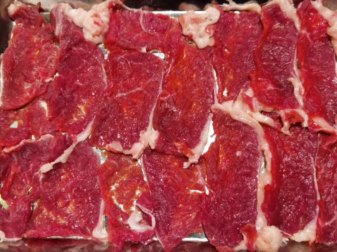回头率爆表的老北京铜锅涮肉!158元抢【刘府涮肉】3-4人餐!涮羊肉+撸串一站式夜宵新地标~手工鲜切热气羊肉+肥牛卷+午餐肉…